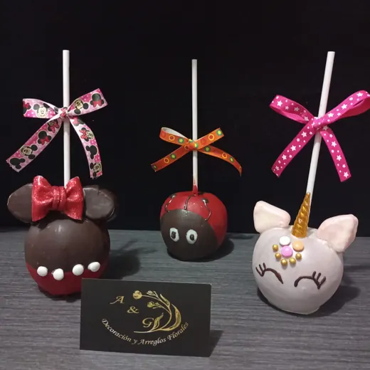 Manzanas decoradas estilo Minnie, catarina y unicornio